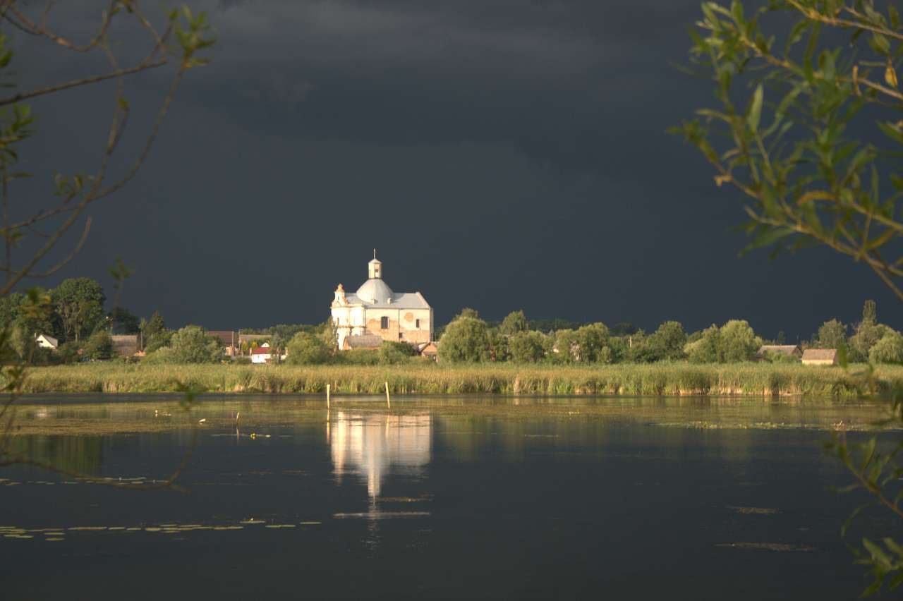 Час над рікою пливе... - Любар