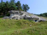 Печери, скелі