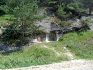 Печери, скелі