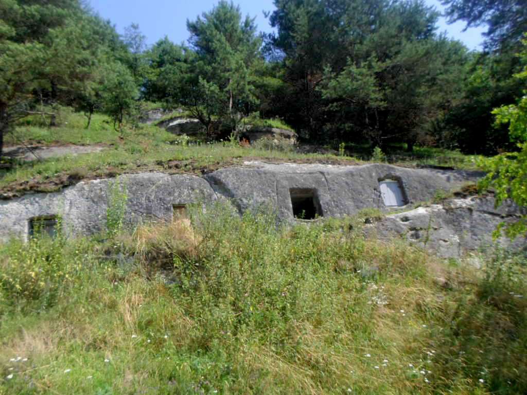Печери, скелі - Диброва