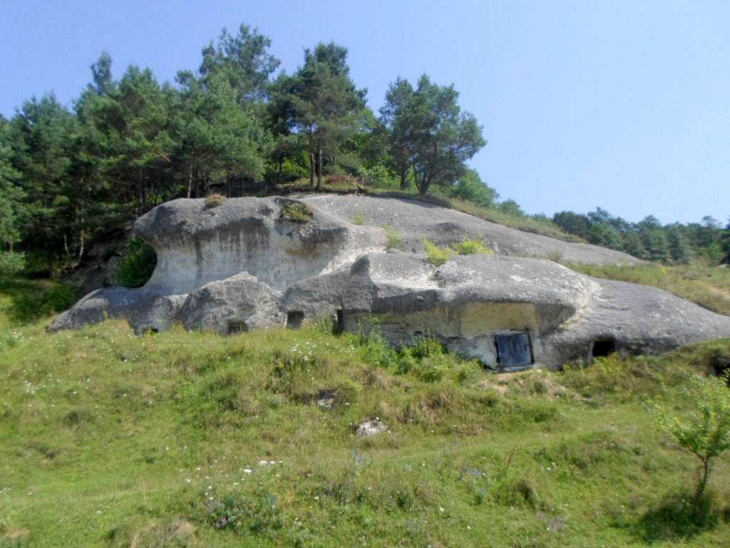 Печери, скелі - Диброва
