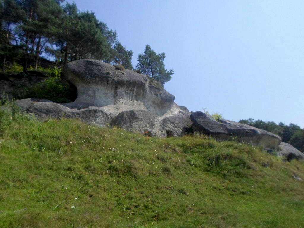Печери, скелі - Диброва