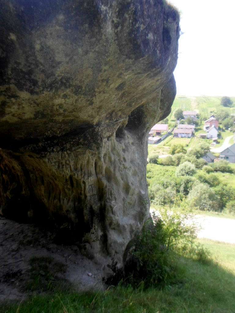 Печери, скелі - Дуброва