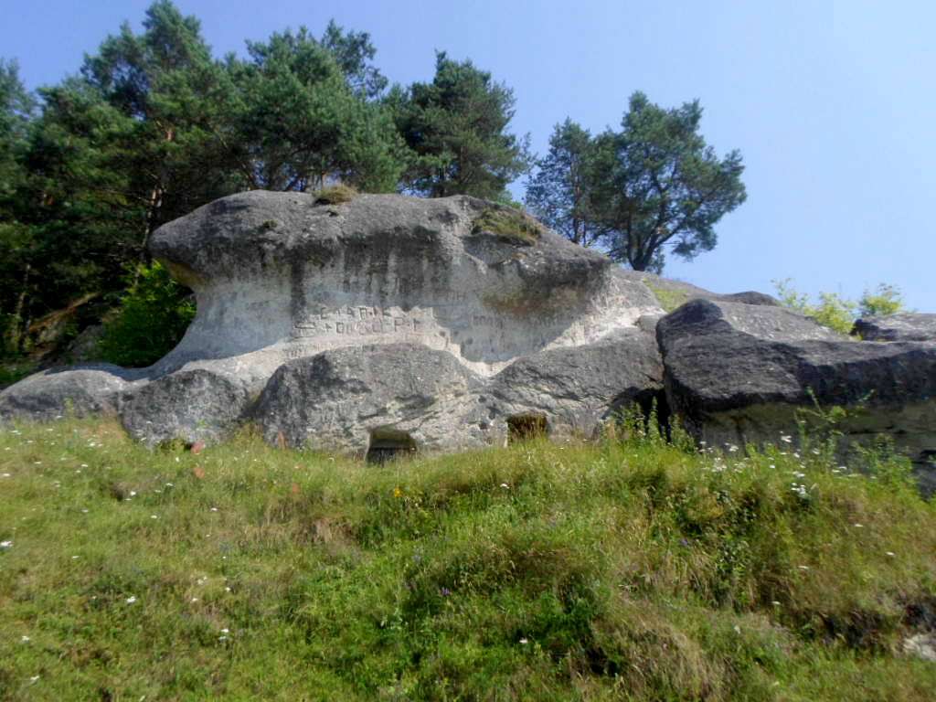 Печери, скелі - Диброва
