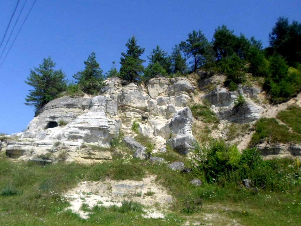Печери, скелі - Диброва