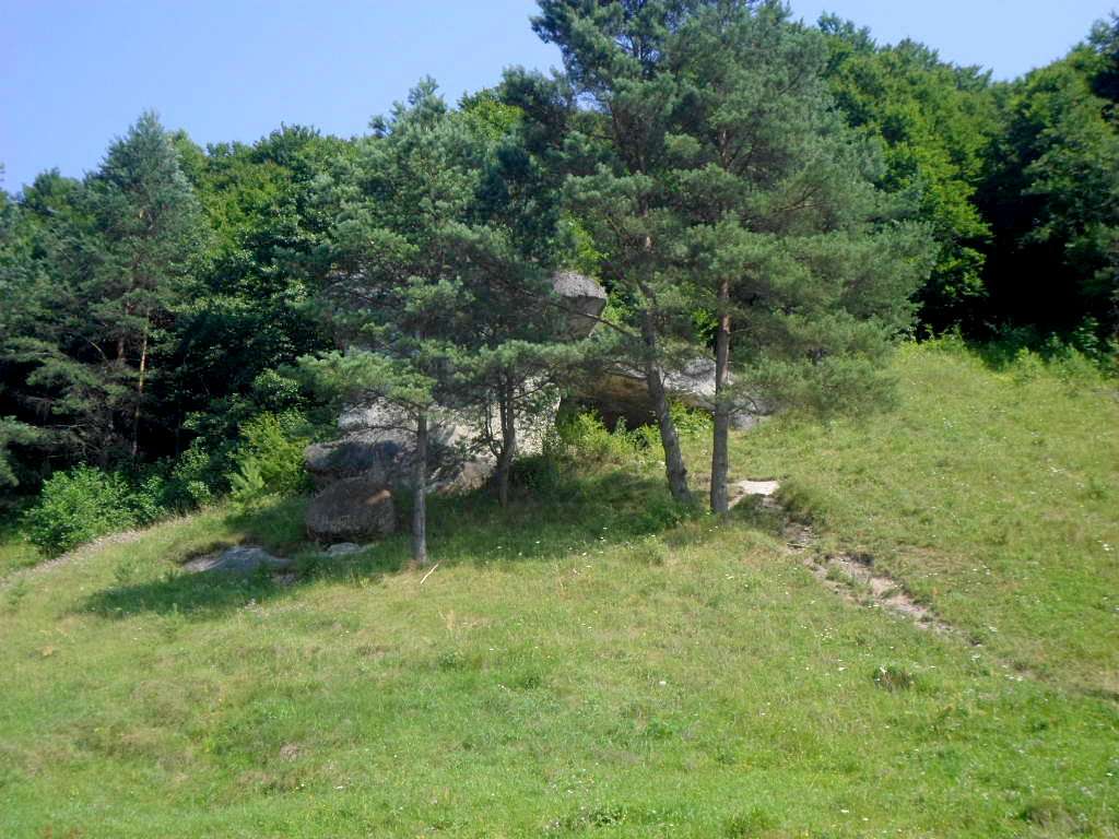 Печери, скелі - Диброва