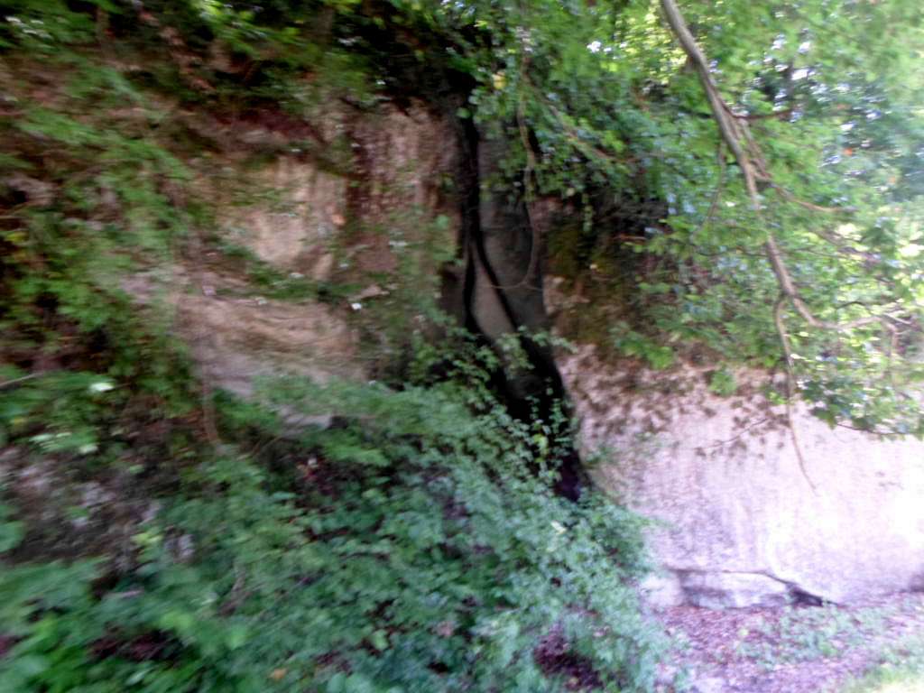 Печери, скелі - Дуброва