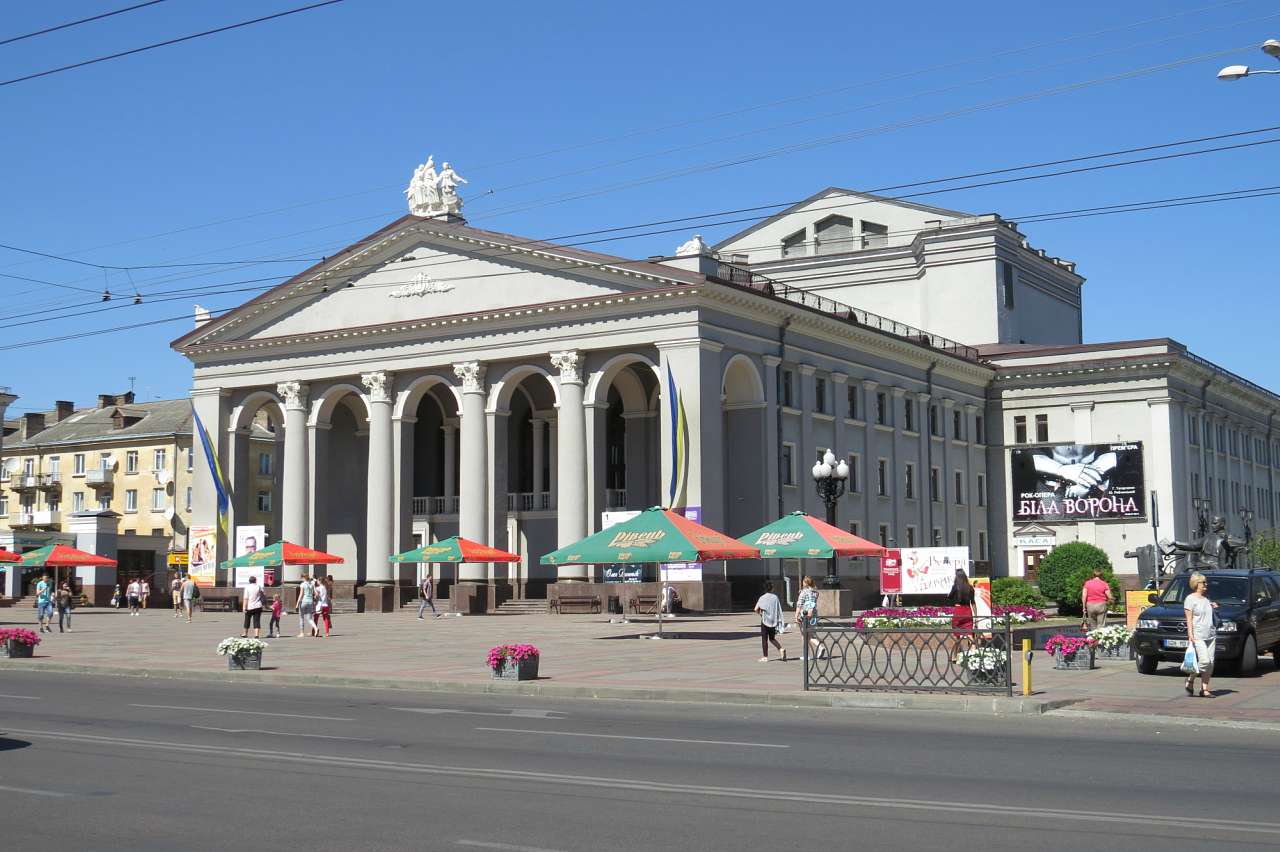 РІВНЕ. ЦЕНТР. 2016 - Рівне