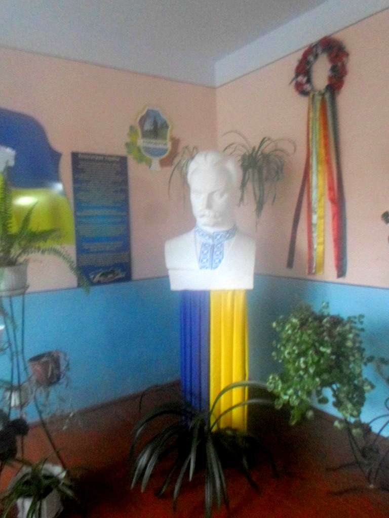 Школа - Голобутів