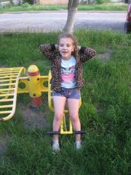 НА ДИТЯЧОМУ МАЙДАНЧИКУ