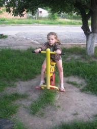 НА ДИТЯЧОМУ МАЙДАНЧИКУ