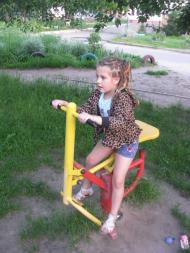 НА ДИТЯЧОМУ МАЙДАНЧИКУ