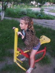 НА ДИТЯЧОМУ МАЙДАНЧИКУ