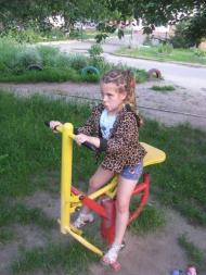 НА ДИТЯЧОМУ МАЙДАНЧИКУ