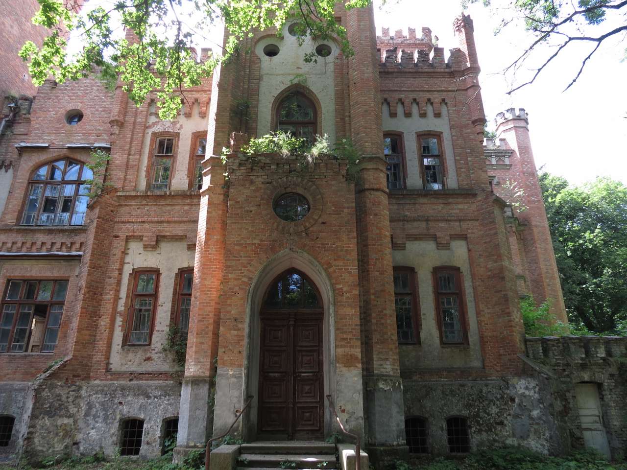 ПАЛАЦ ДАХНОВСЬКИХ - Лесково