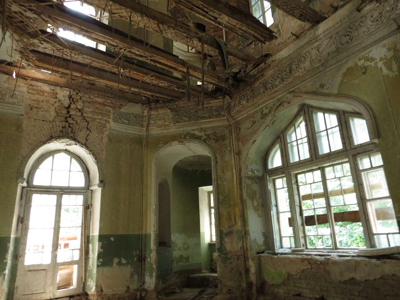 ПАЛАЦ ДАХНОВСЬКИХ - Леськове