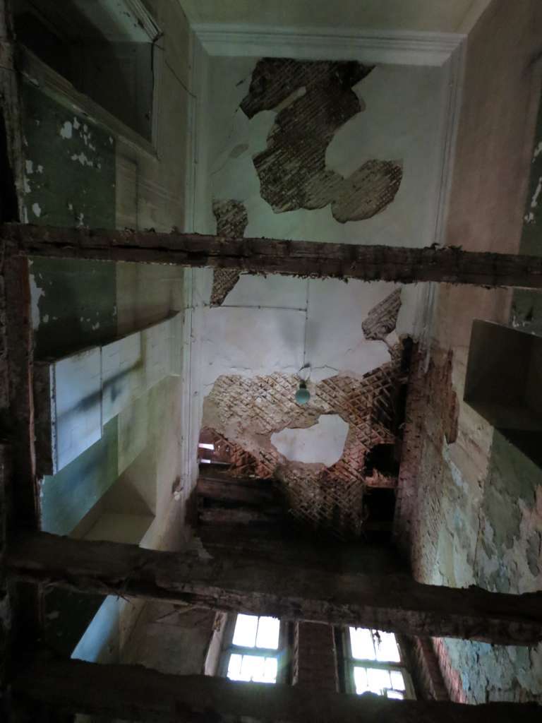 ПАЛАЦ ДАХНОВСЬКИХ - Лесково