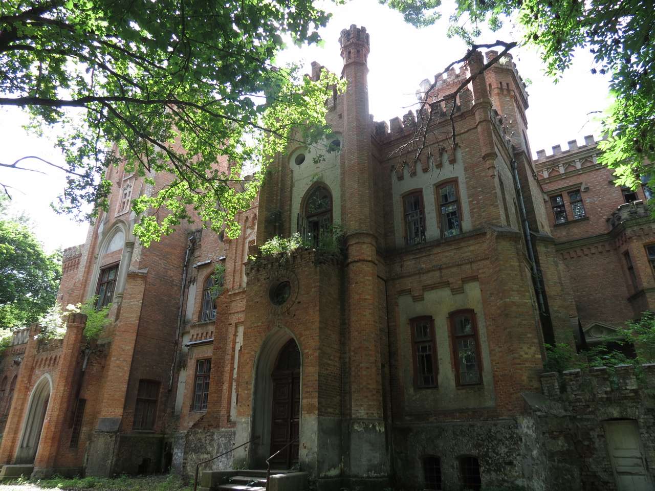 ПАЛАЦ ДАХНОВСЬКИХ - Лесково