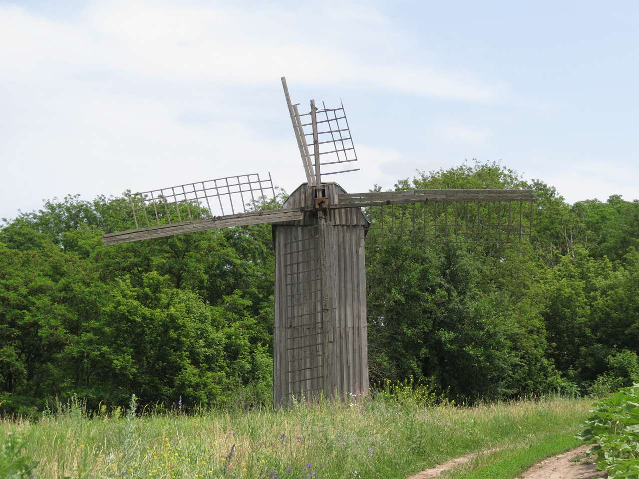 ДІЮЧИЙ ВІТРЯНИЙ МЛИН - Теклино