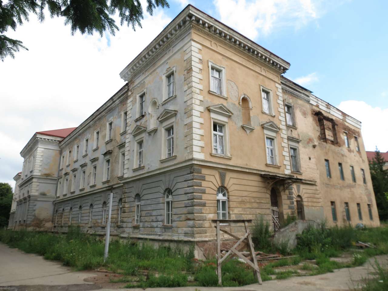 КОНВІКТ ЄЗУЇТІВ - Хирів