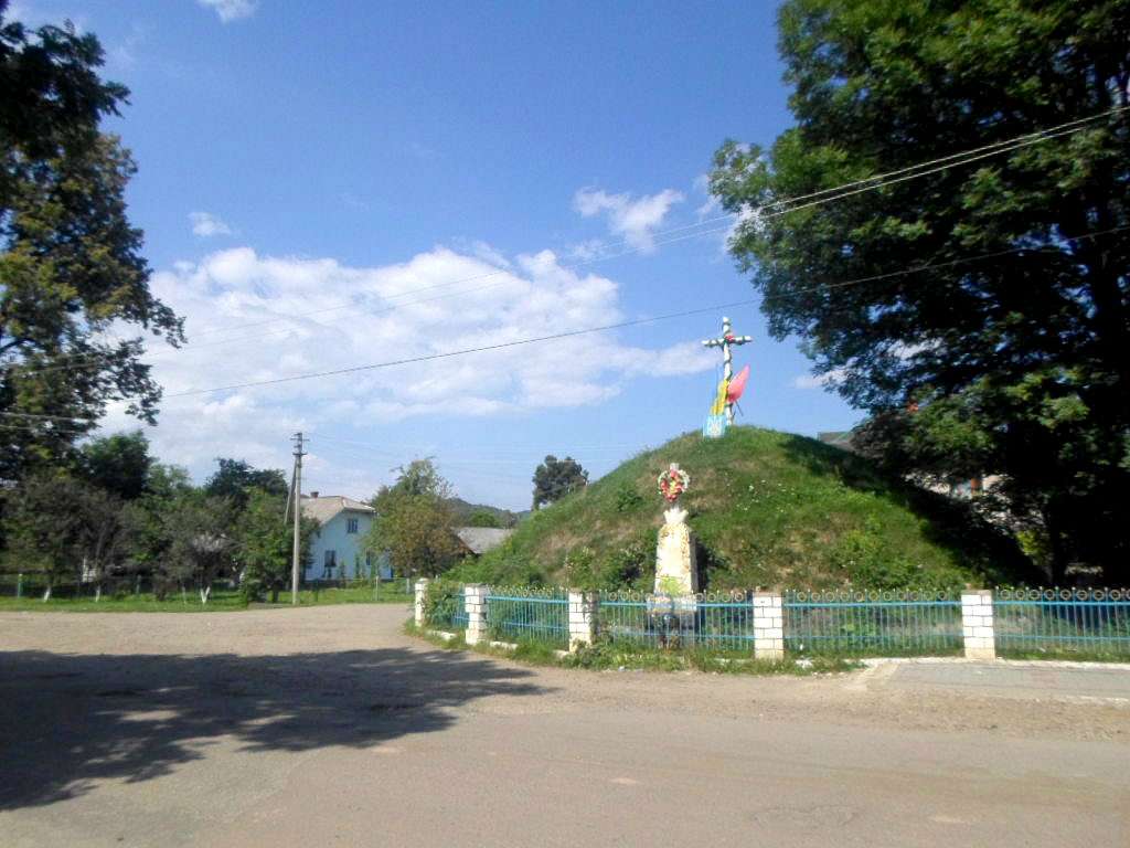 Символічна могила - Тисов