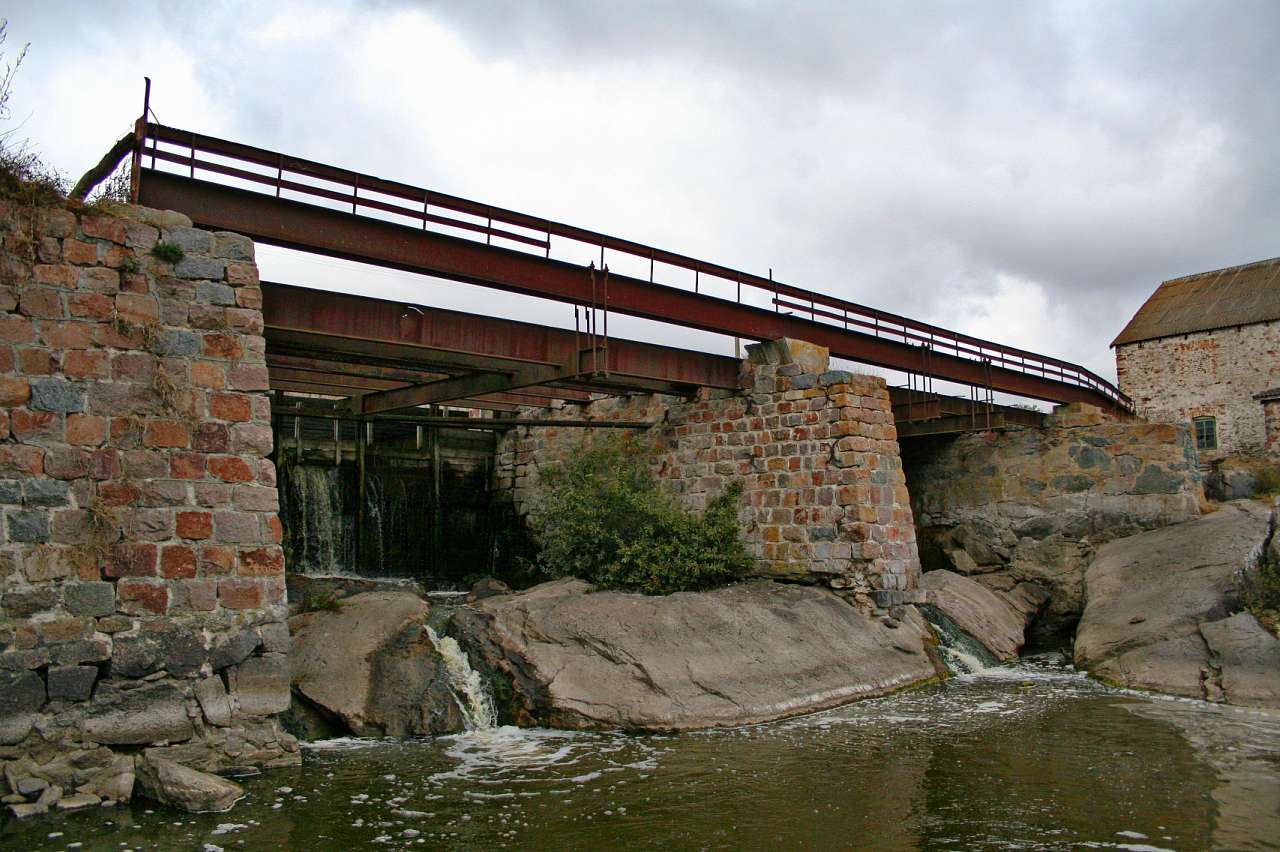 ВОДЯНИЙ МЛИН - Строків