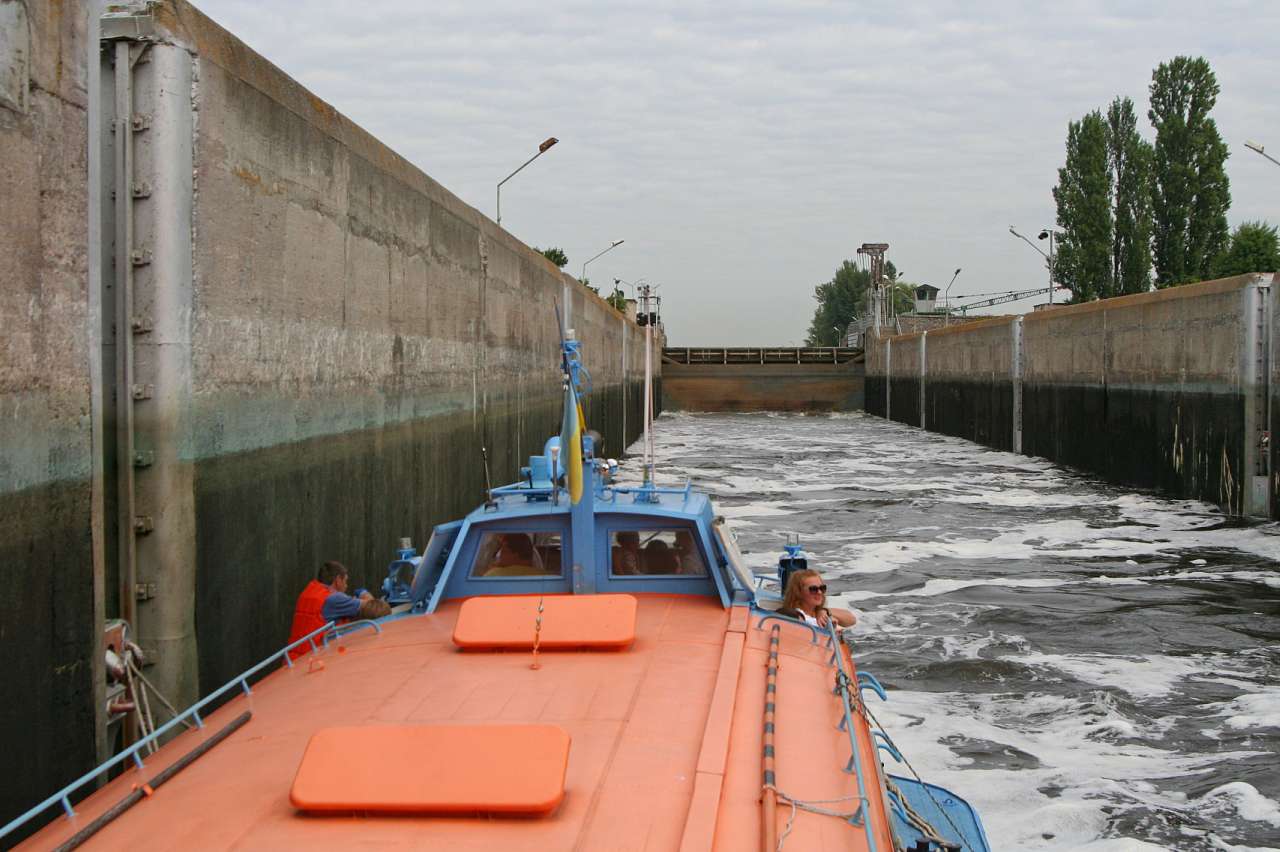 ПОДОРОЖ ДНІПРОМ ДО СТРАХОЛІССЯ - Страхолісся