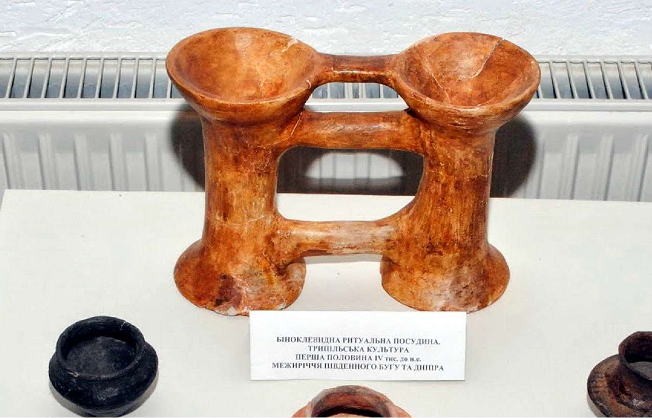 КИЇВСЬКИЙ ОБЛАСНИЙ АРХЕОЛОГІЧНИЙ МУЗЕЙ - Трипілля