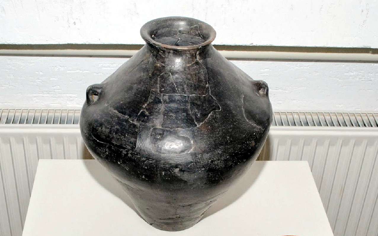 КИЇВСЬКИЙ ОБЛАСНИЙ АРХЕОЛОГІЧНИЙ МУЗЕЙ - Трипілля