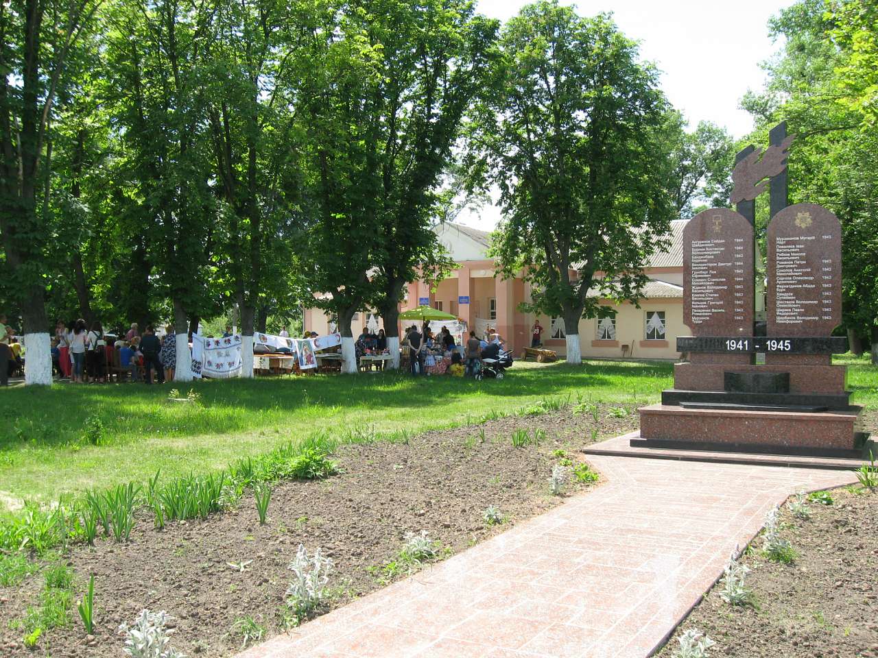 Бровкам - 400 років - Бровки Перші