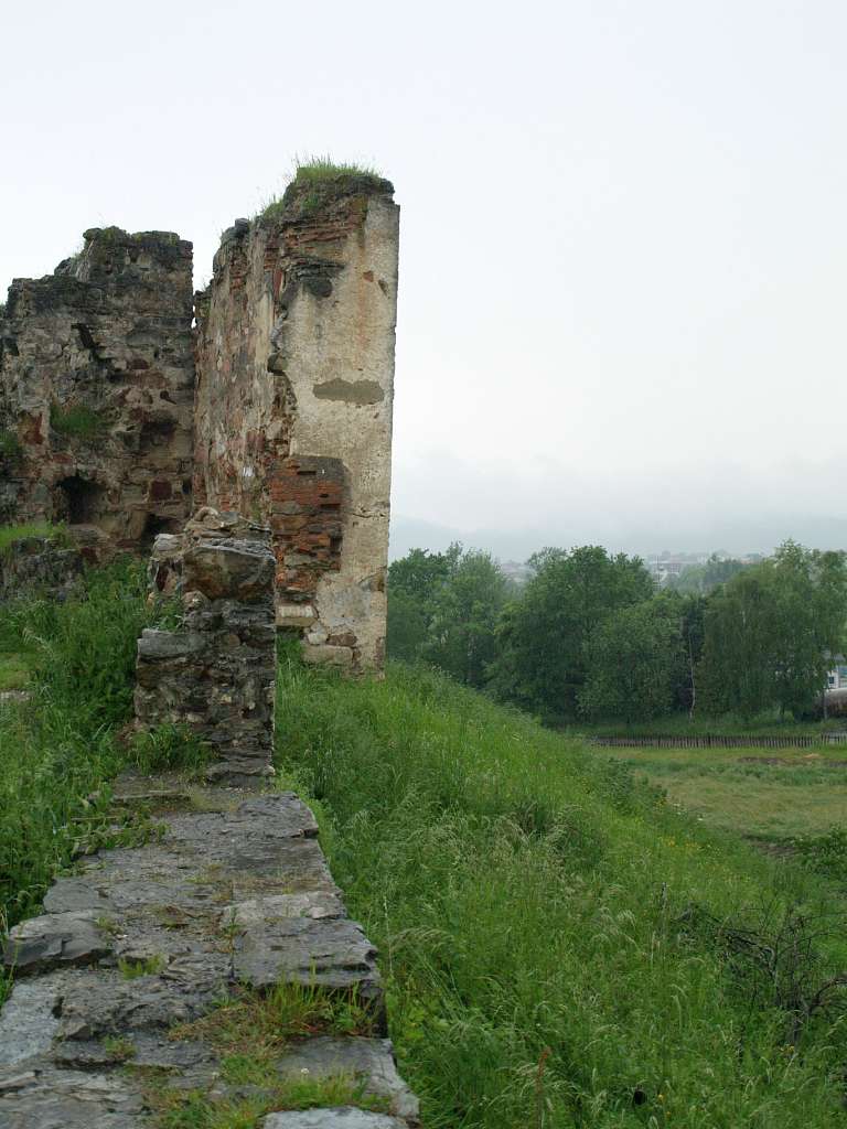 ПНІВСЬКИЙ ЗАМОК - Надвірна
