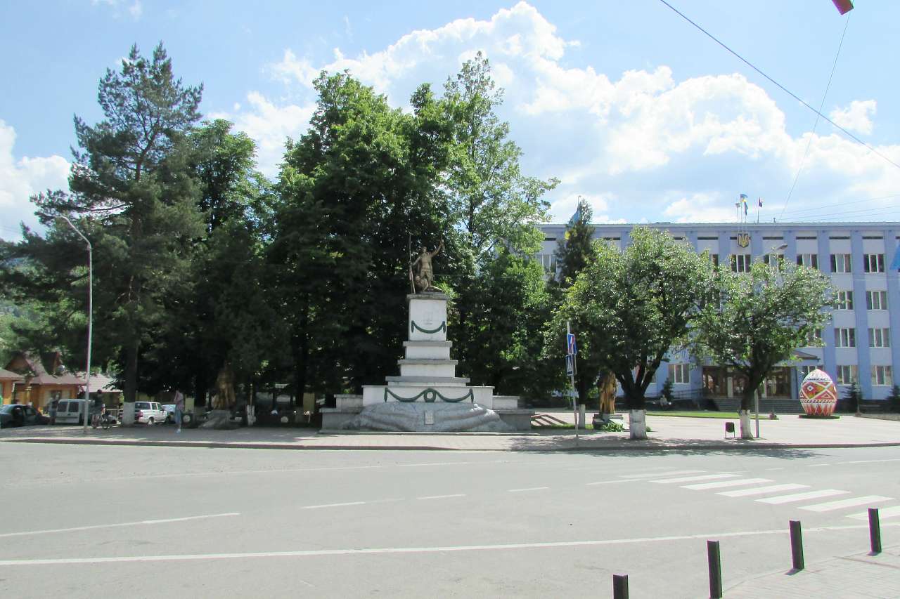 РАХІВ-ЦЕНТР - Рахов