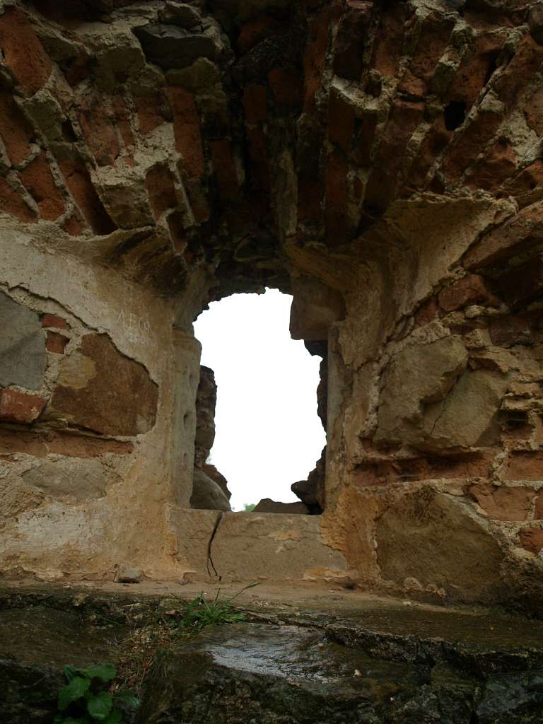 ПНІВСЬКИЙ ЗАМОК - Надвірна