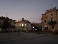 ПО ВЕЧІРНЬОМУ МІСТУ