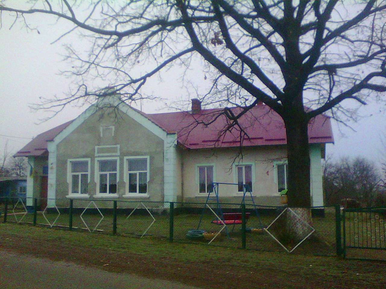 Початкова школа - Комарів