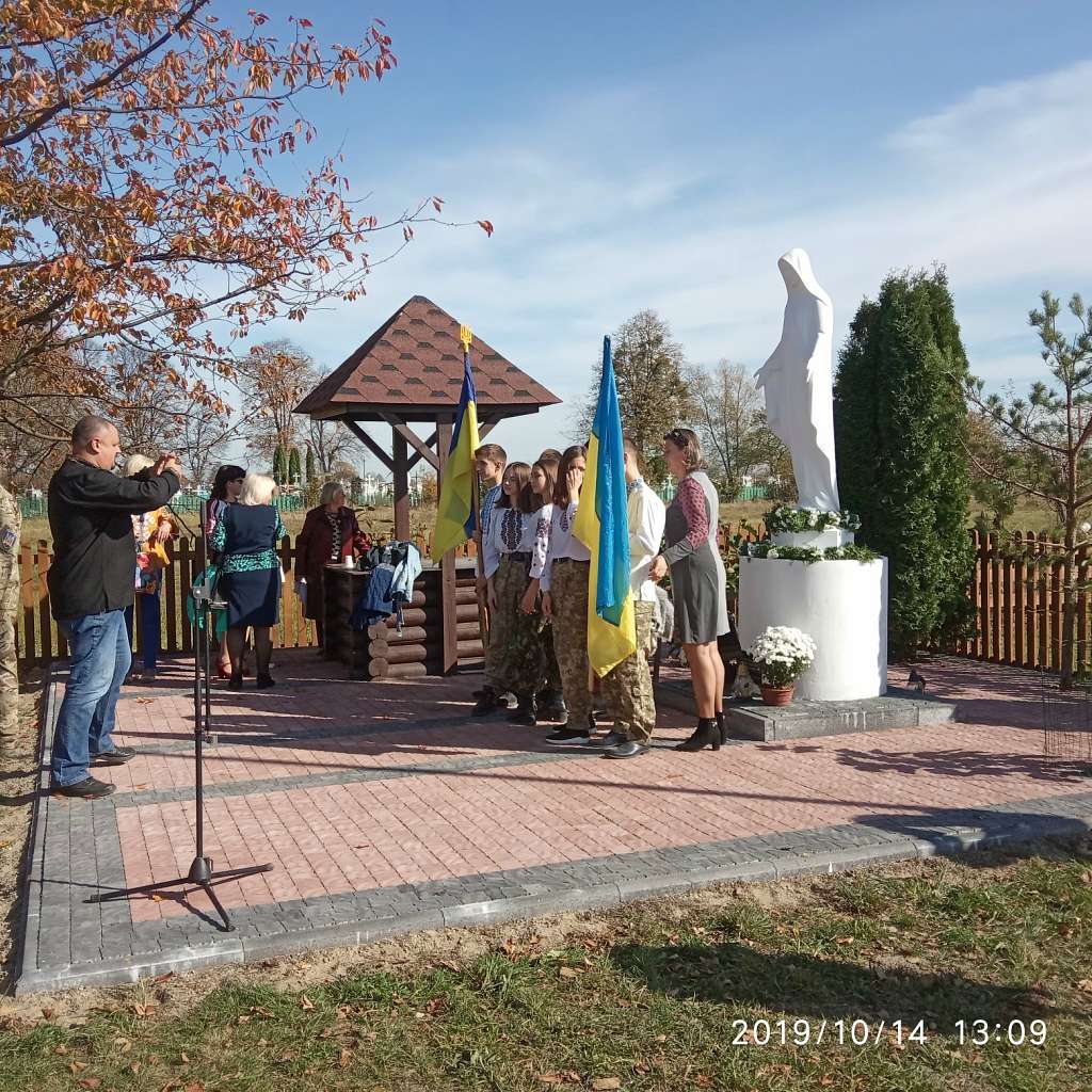 Освячення пам'ятника С.Бандері - Воля-Задеревацька