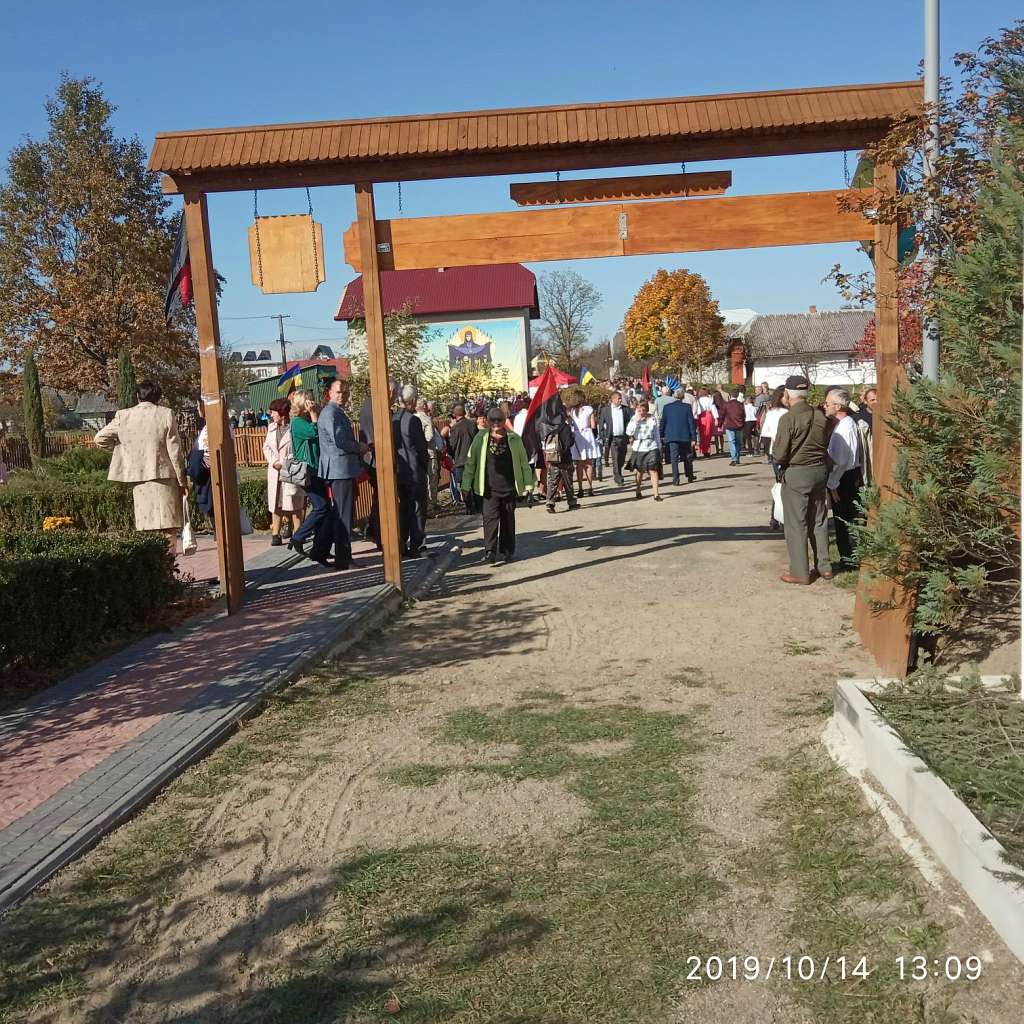 Освячення пам'ятника С.Бандері - Воля Задеревацкая