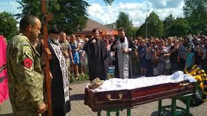Прощання із загиблим бійцем - Лютинськ