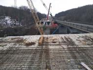 Триває будівництво мосту через річку Псел на 