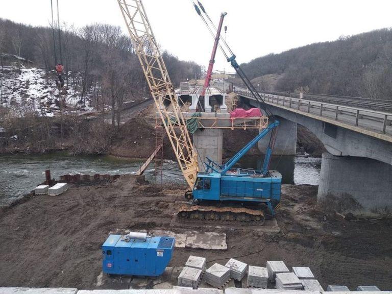 Триває будівництво мосту через річку Псел на  - Великая Багачка