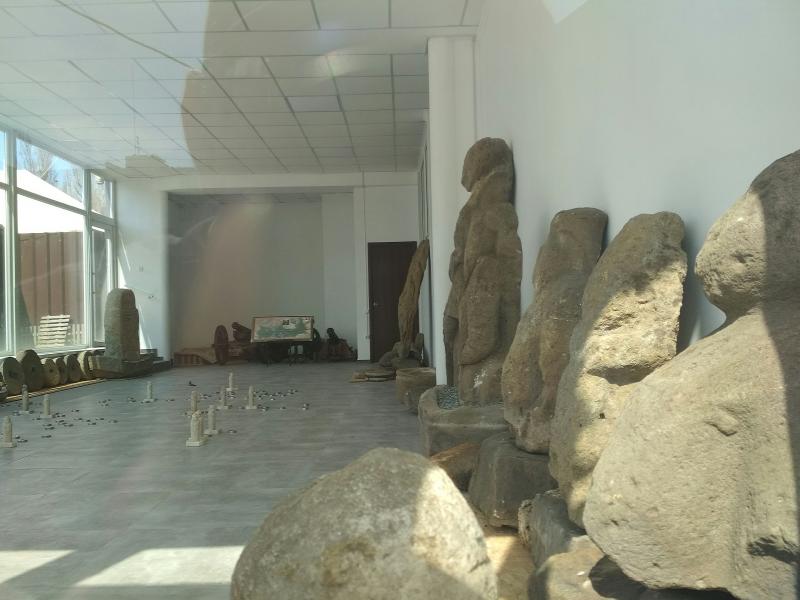 ДНІПРОРУДНЕНСЬКІ КАМ'ЯНІ БАБИ - Днепрорудное