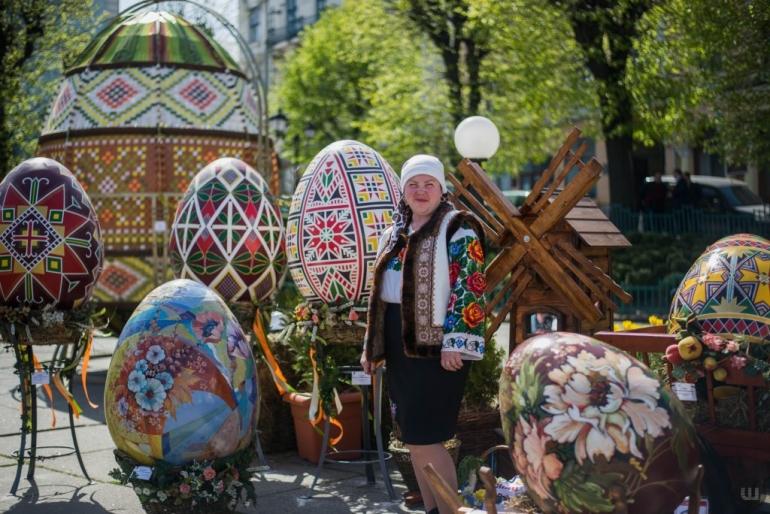 25 квітня на Центральній площі Чернівців відк - Чернівці