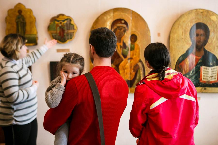 Пікассо і Малевич у Пархомівці. Як українське - Пархомівка