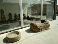 ДНІПРОРУДНЕНСЬКІ КАМ'ЯНІ БАБИ