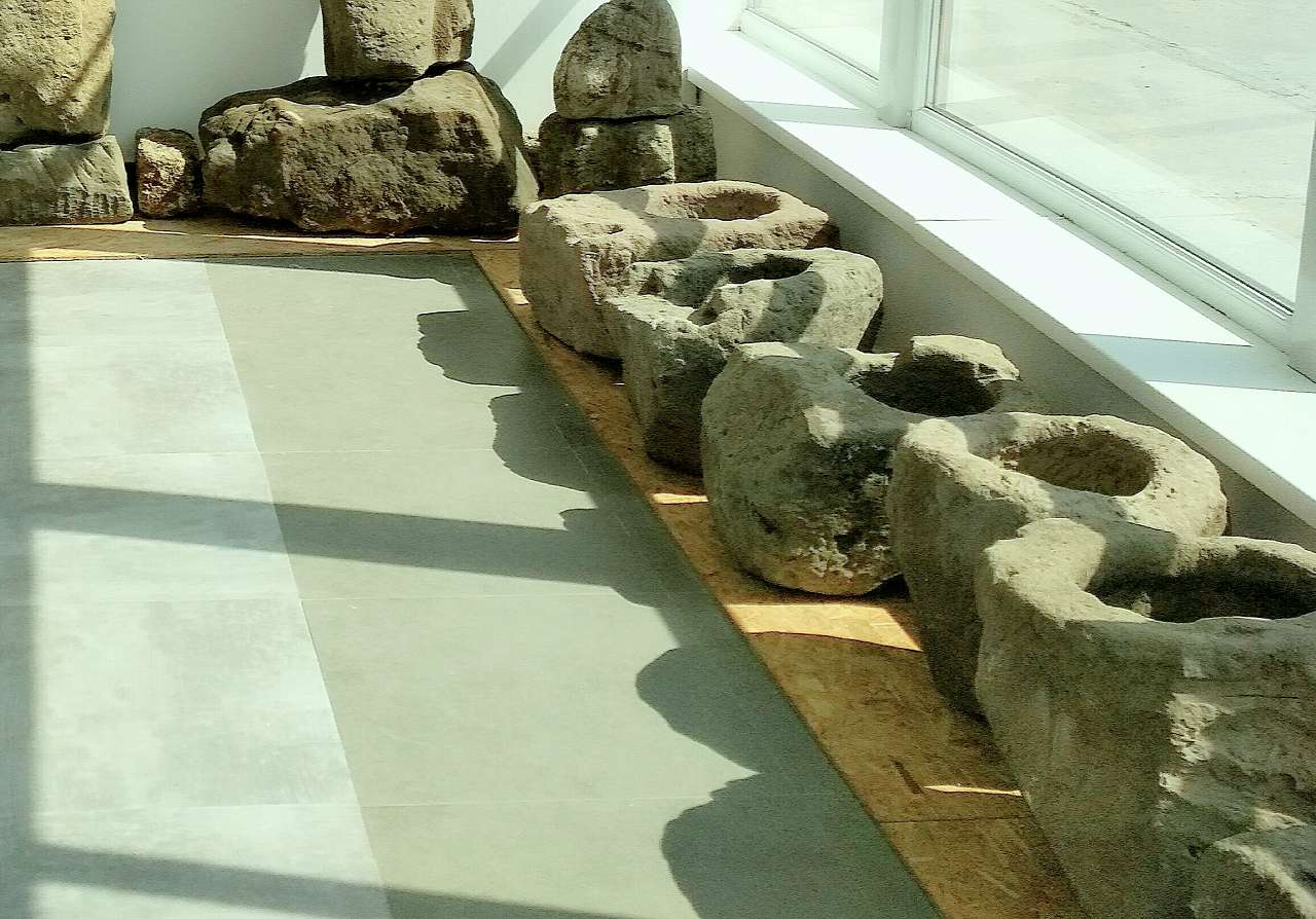 ДНІПРОРУДНЕНСЬКІ КАМ'ЯНІ БАБИ - Дніпрорудне