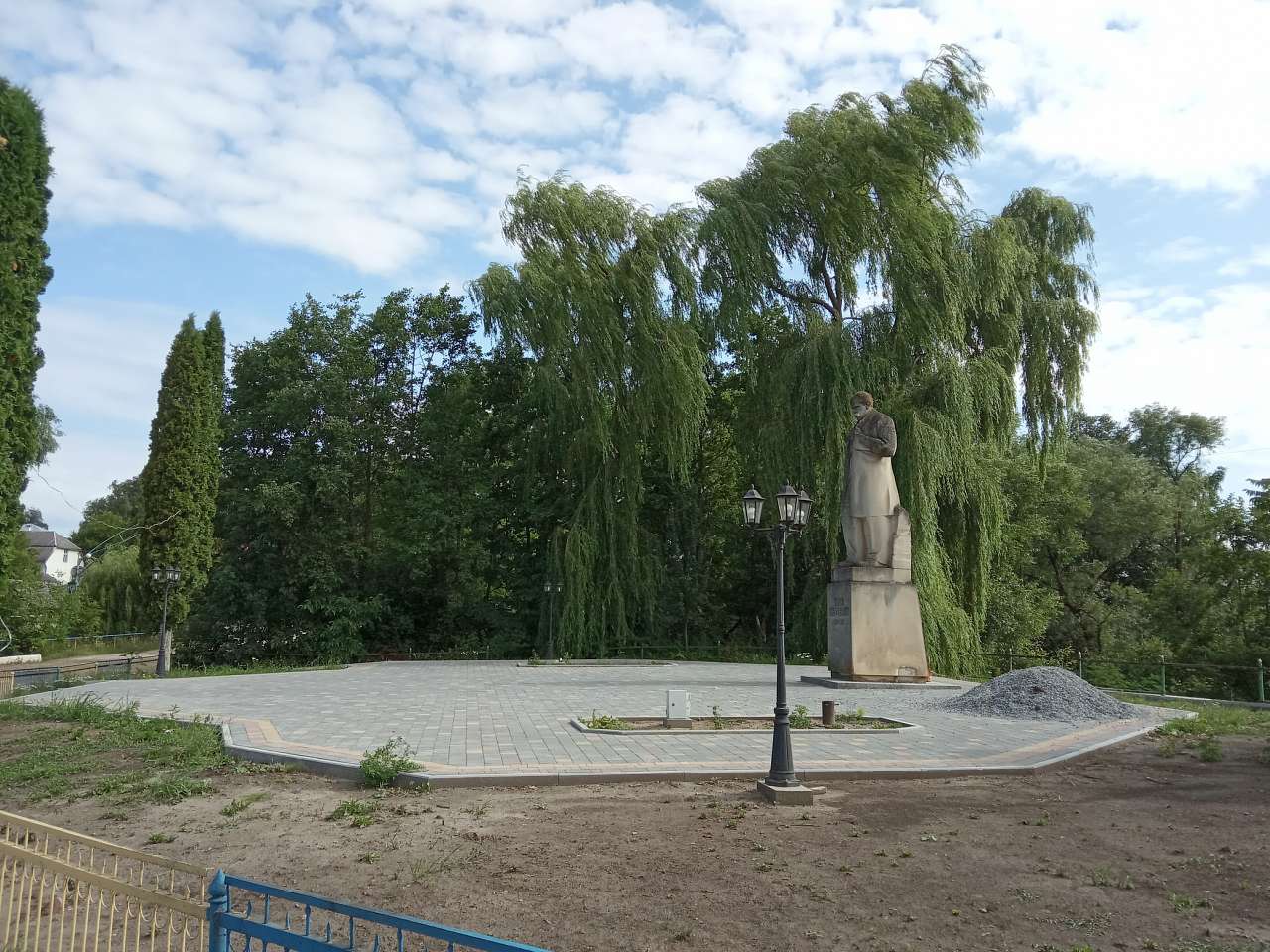 Пам'ятник Т.Г.Шевченку - Демня