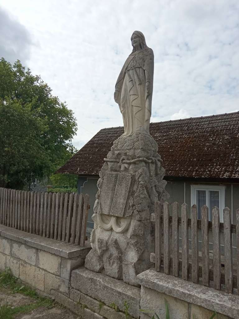 Скульптури - Демня