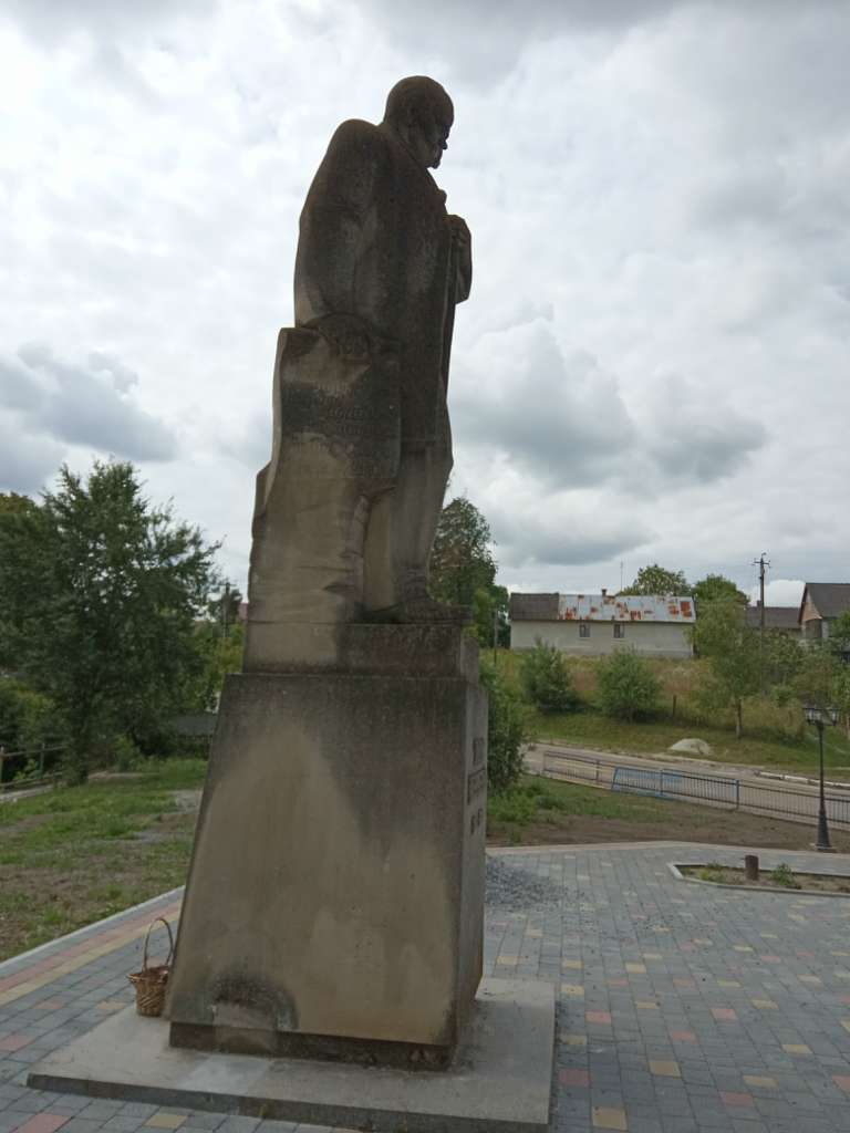 Пам'ятник Т.Г.Шевченку - Демня