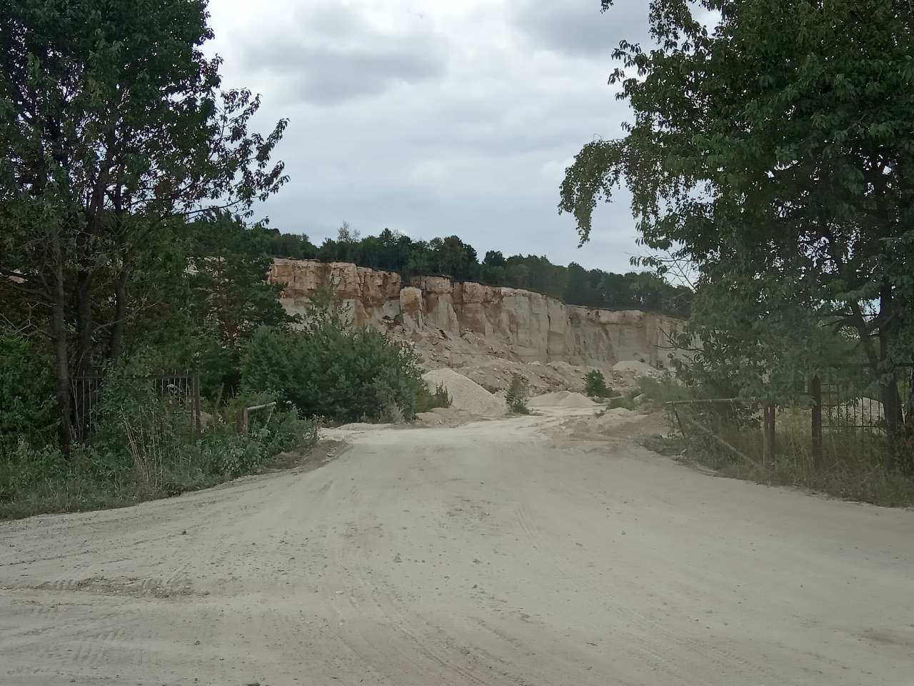 Кар'єр  - Тростянець