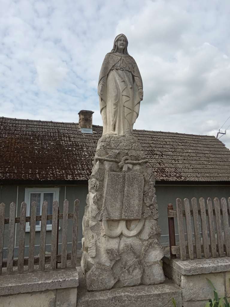 Скульптури - Демня